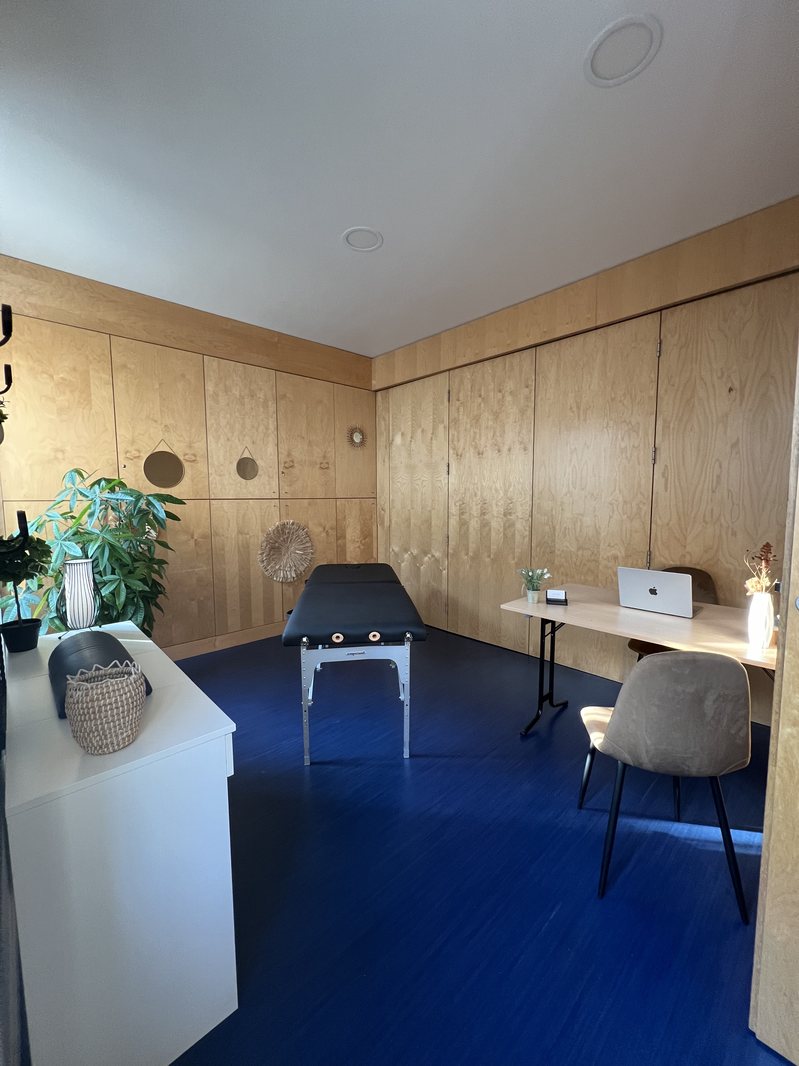 Cabinet de Valmondois, table de soin et bureau